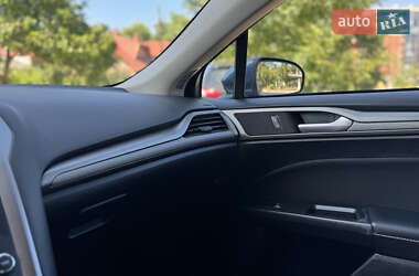 Седан Ford Fusion 2018 в 
