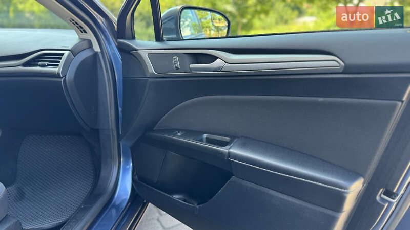 Седан Ford Fusion 2018 в Калуше