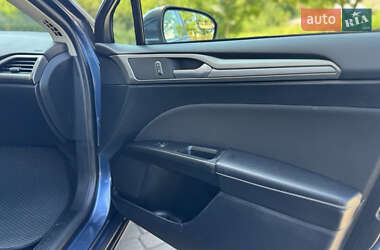 Седан Ford Fusion 2018 в 