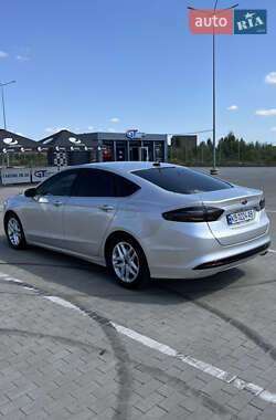 Седан Ford Fusion 2015 в 
