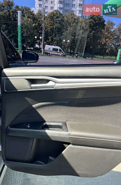 Седан Ford Fusion 2015 в 