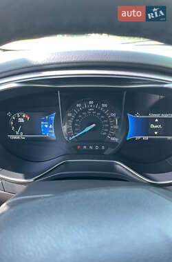 Седан Ford Fusion 2015 в 