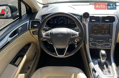 Седан Ford Fusion 2015 в 