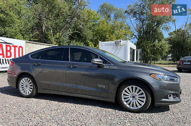 Седан Ford Fusion 2015 в 