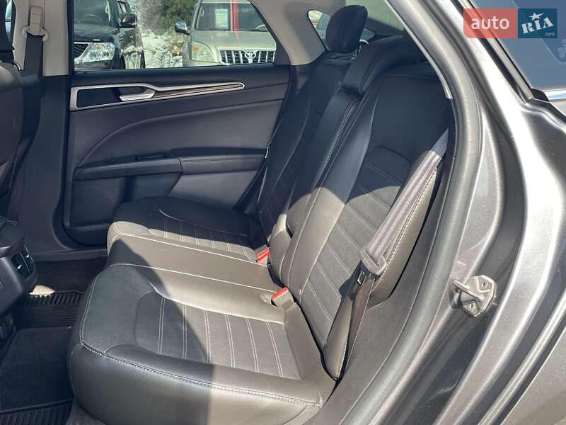Седан Ford Fusion 2013 в Дніпрі