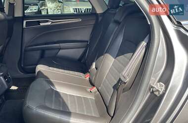 Седан Ford Fusion 2013 в 