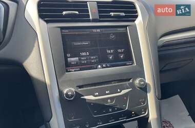 Седан Ford Fusion 2013 в 