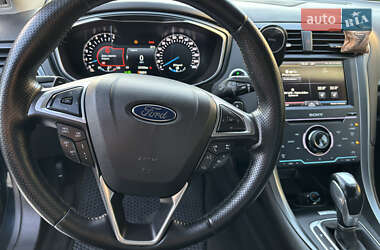 Седан Ford Fusion 2013 в 