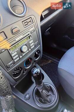 Хэтчбек Ford Fusion 2007 в 