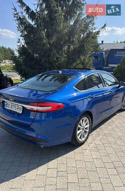 Седан Ford Fusion 2016 в 