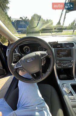 Седан Ford Fusion 2016 в 