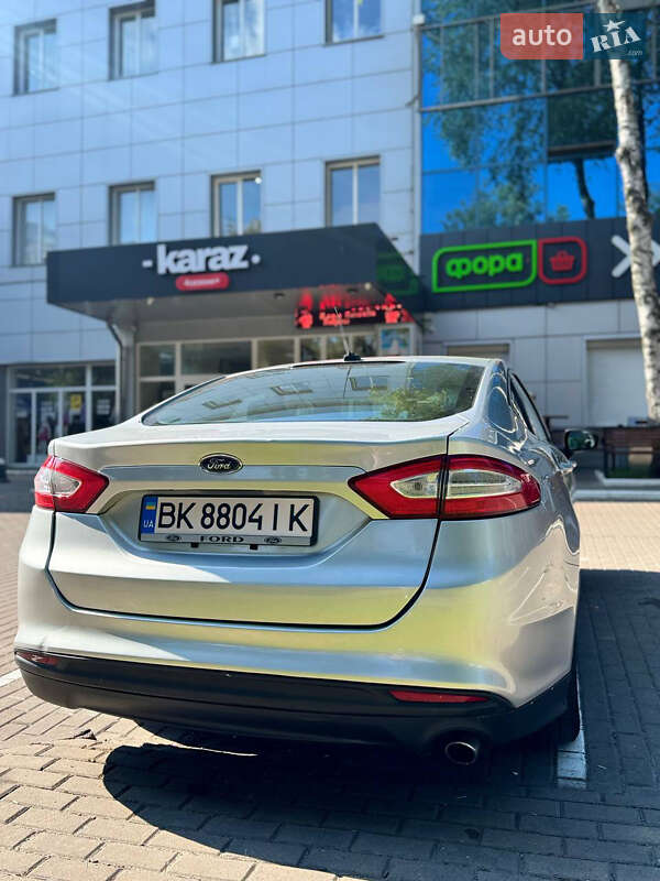 Седан Ford Fusion 2013 в Ровно