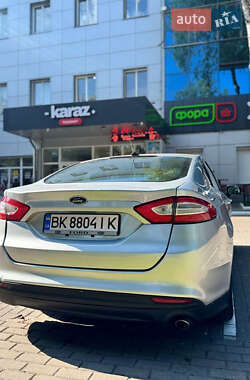 Седан Ford Fusion 2013 в 