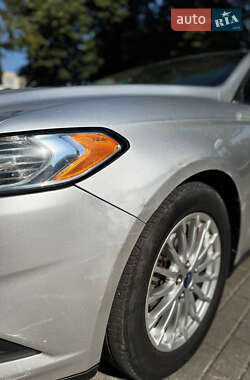 Седан Ford Fusion 2013 в 