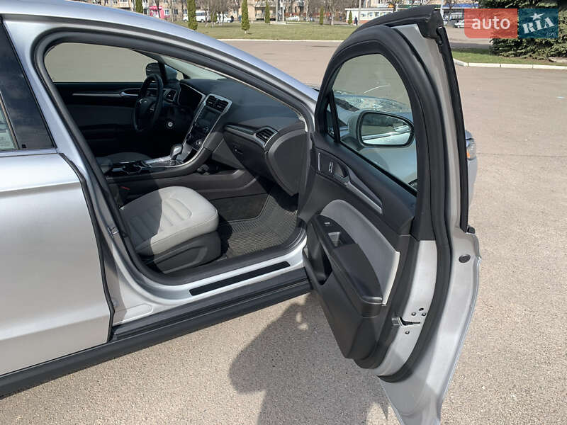 Седан Ford Fusion 2013 в Ровно