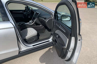 Седан Ford Fusion 2013 в 