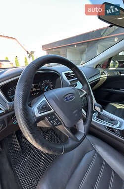 Седан Ford Fusion 2015 в 