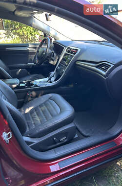 Седан Ford Fusion 2015 в 