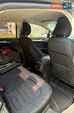 Седан Ford Fusion 2015 в 