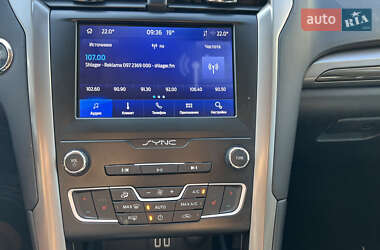 Седан Ford Fusion 2019 в 