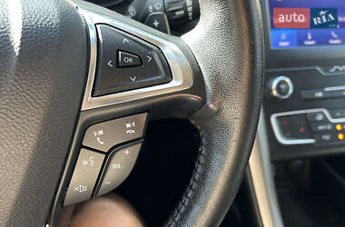 Седан Ford Fusion 2019 в 