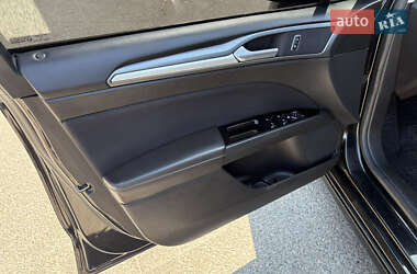 Седан Ford Fusion 2012 в 