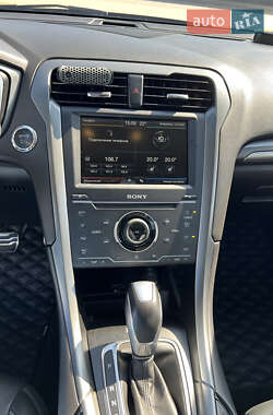 Седан Ford Fusion 2013 в 