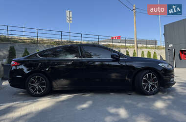 Седан Ford Fusion 2015 в 