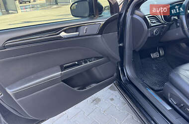 Седан Ford Fusion 2015 в 