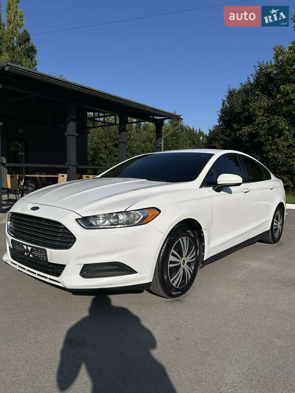 Седан Ford Fusion 2013 в 