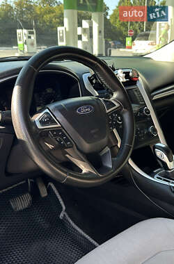 Седан Ford Fusion 2013 в 