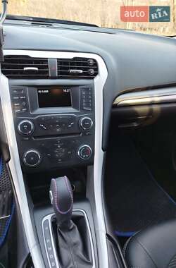 Седан Ford Fusion 2015 в 