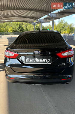 Седан Ford Fusion 2012 в 