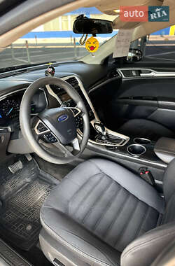 Седан Ford Fusion 2012 в 