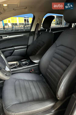 Седан Ford Fusion 2012 в 