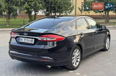 Седан Ford Fusion 2016 в 