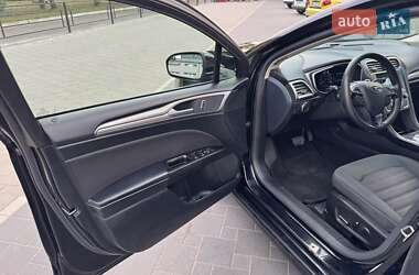 Седан Ford Fusion 2016 в 