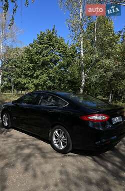 Седан Ford Fusion 2015 в 