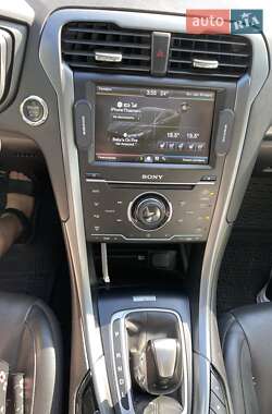 Седан Ford Fusion 2015 в 