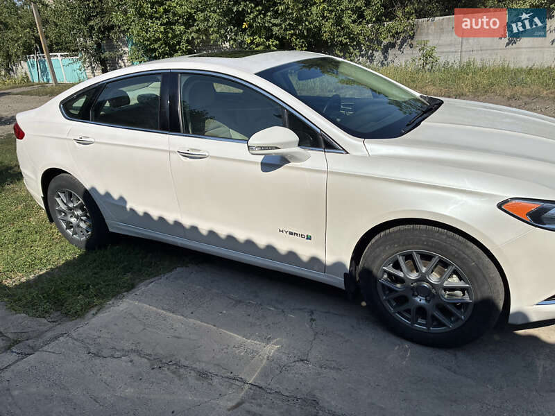 Седан Ford Fusion 2016 в Терновке