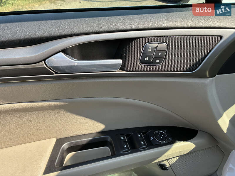 Седан Ford Fusion 2016 в Терновке