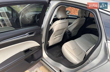 Седан Ford Fusion 2015 в 