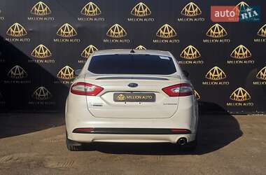 Седан Ford Fusion 2016 в 