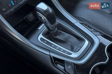 Седан Ford Fusion 2016 в 