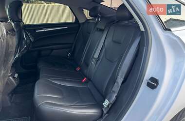 Седан Ford Fusion 2016 в 