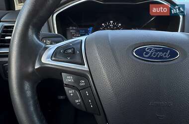 Седан Ford Fusion 2016 в 