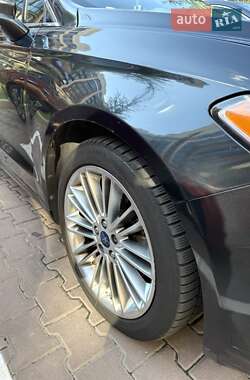 Седан Ford Fusion 2014 в 