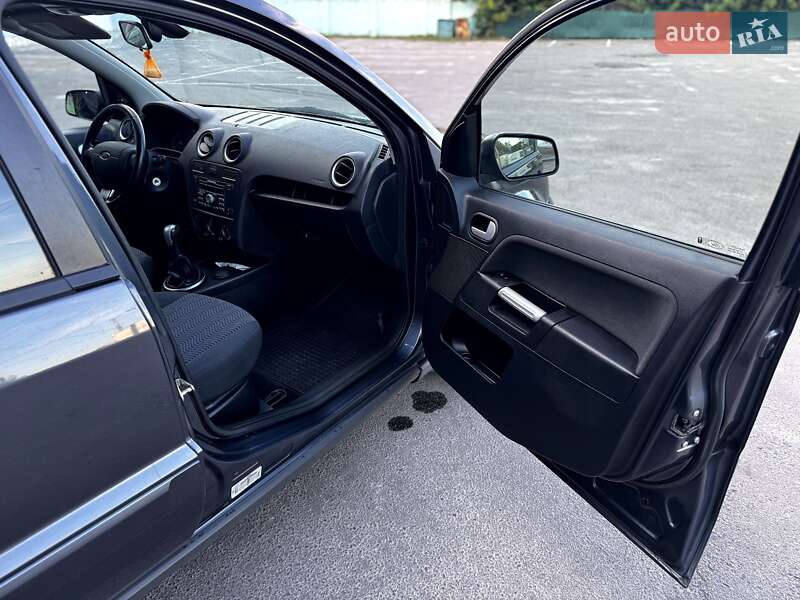 Хетчбек Ford Fusion 2009 в Дубні
