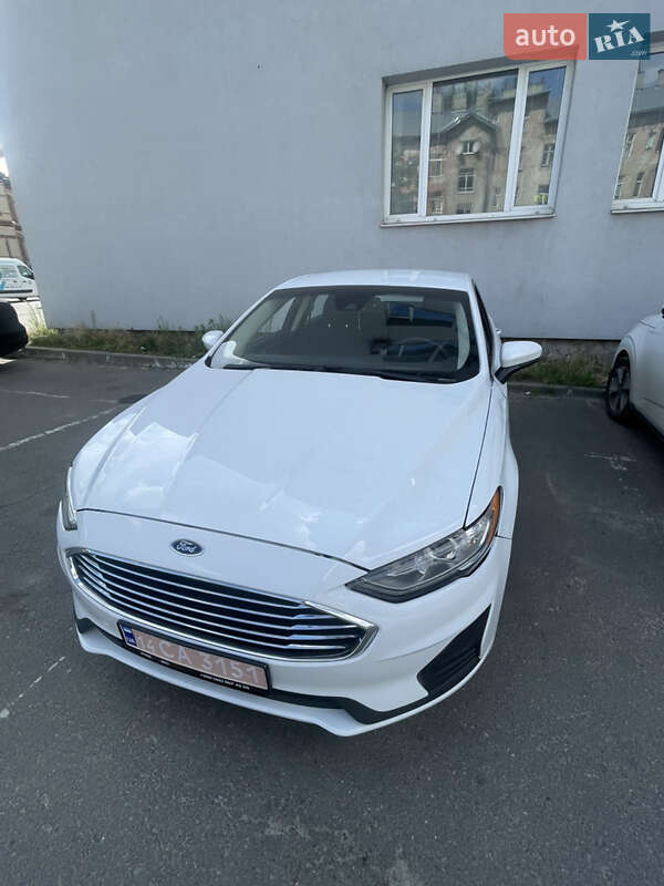Седан Ford Fusion 2019 в Львове