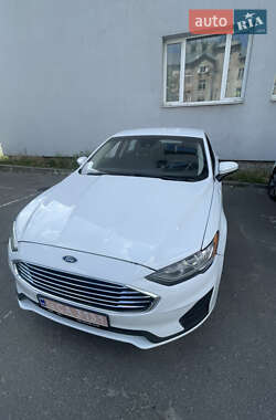Седан Ford Fusion 2019 в 